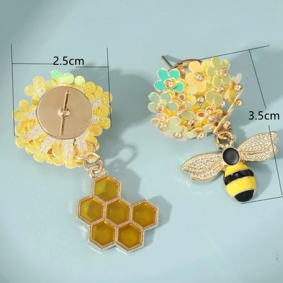 Flower Bee and Honeycomb Earrings - Picture 6 of 6